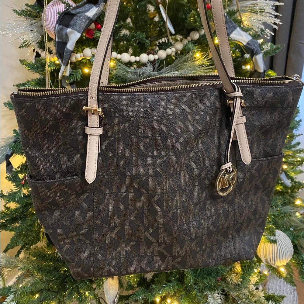 Michael Kors label shoulder bag